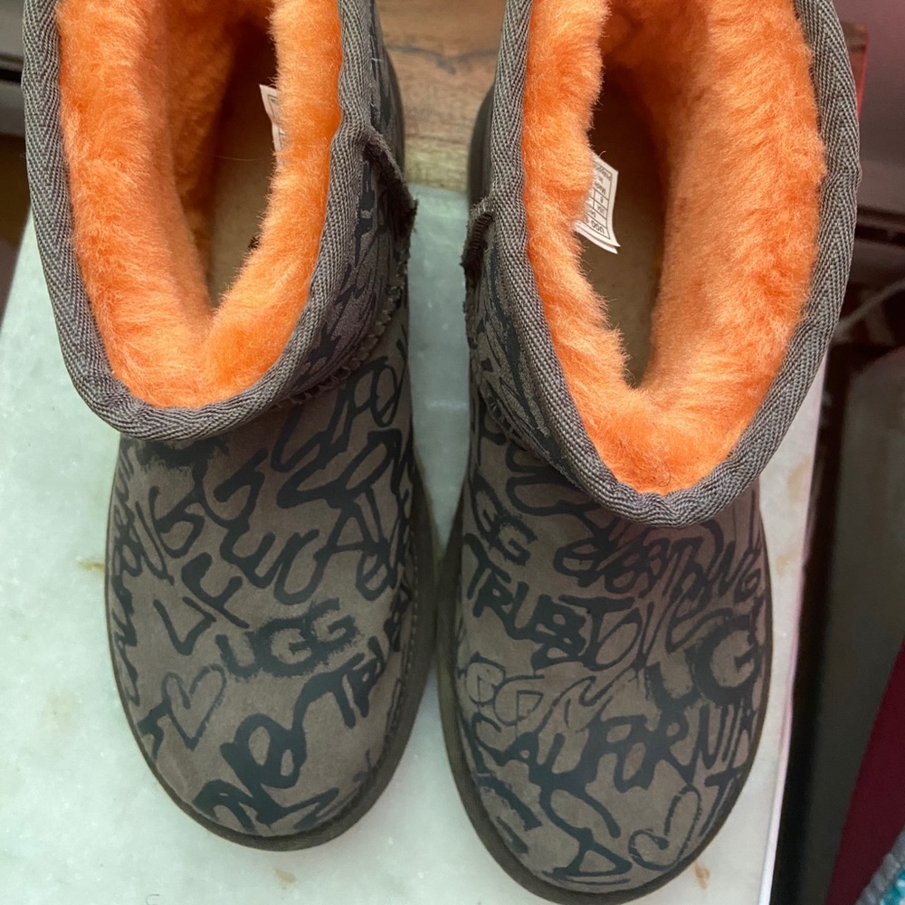 UGGS